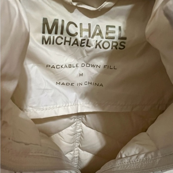 MICHAEL KORS Packable Puffer Jacket Size
Medium (8-10) NWT - Picture 4 of 15